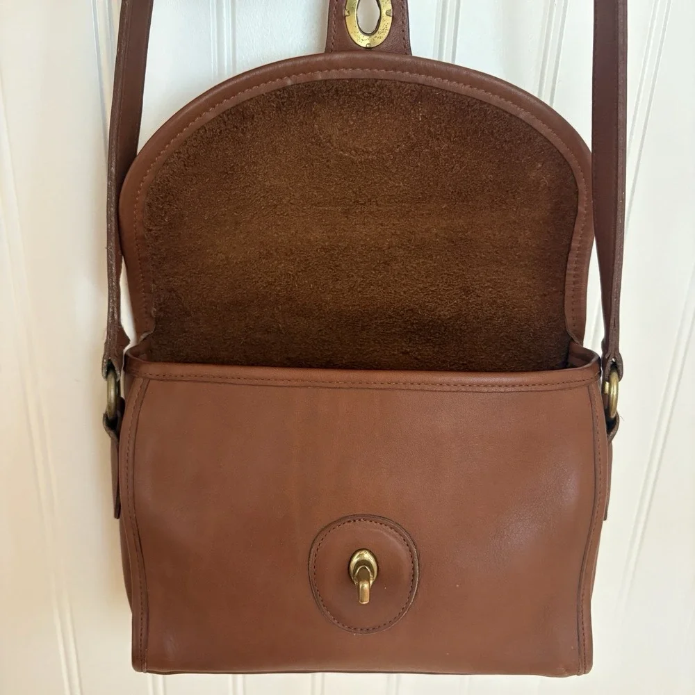 COACH Vintage Devon Crossbody Luxury British Tan Leather Shoulder Bag 9908